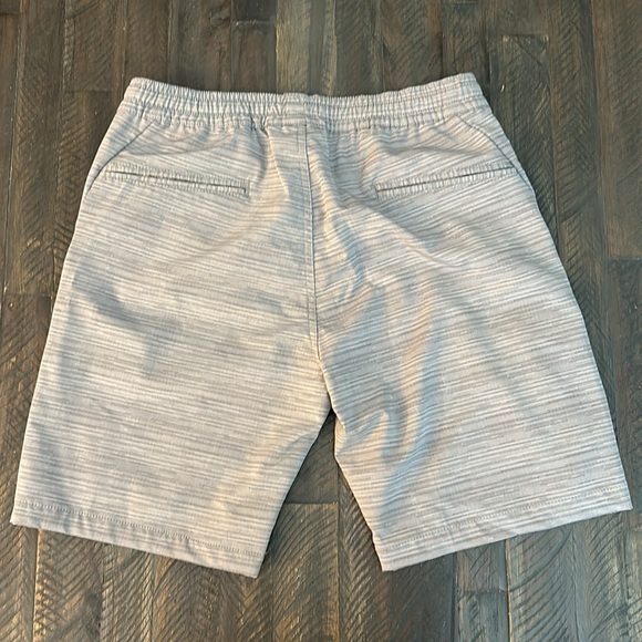 Kenneth Cole Active Gray Drawstring Stretch Shorts Men's Size Medium - Picture 3 of 3